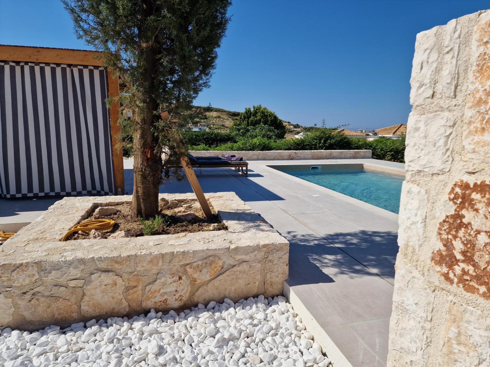 Sunny Villa *
